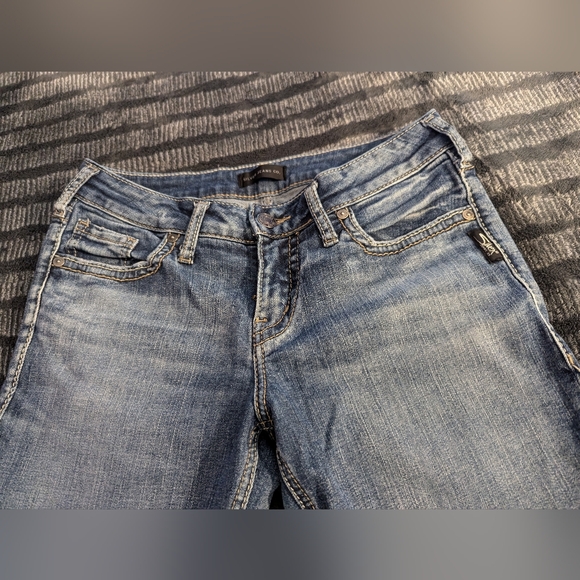 Silver Suki Straight Jeans. Size 28. - Picture 3 of 6